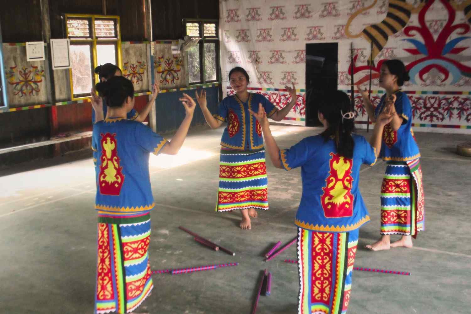 Tari Gantar 5